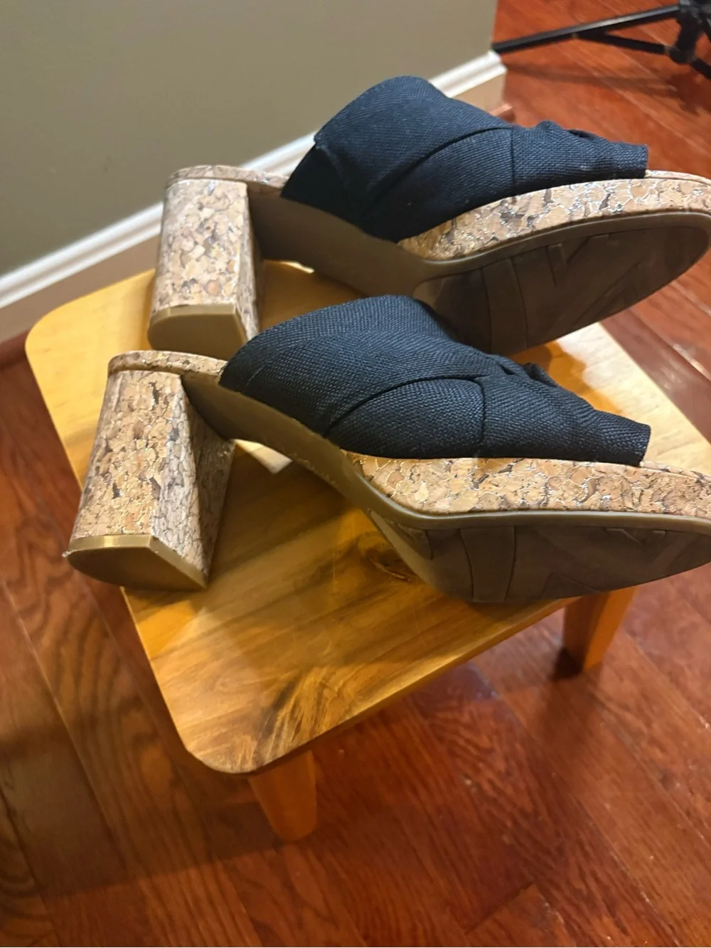 Life Stride Black Knot-Front Cork Slides